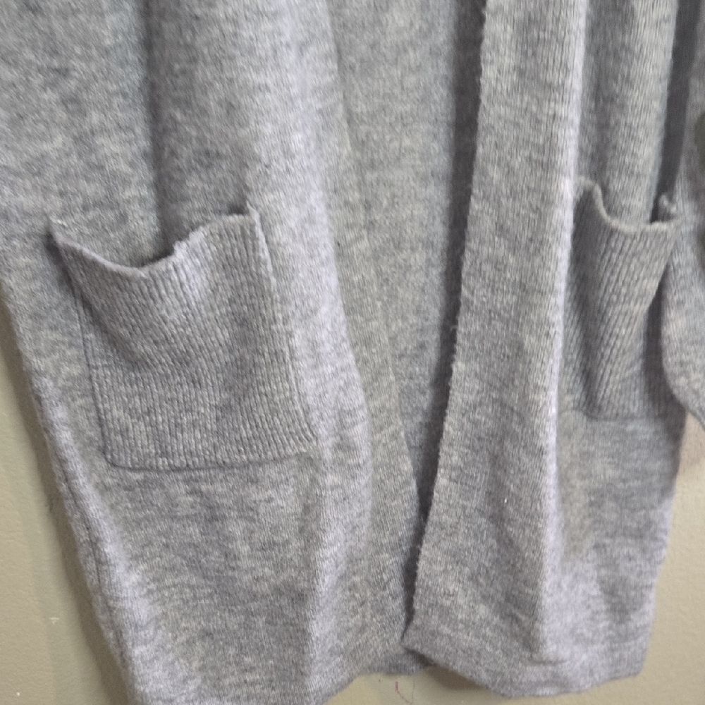 J.nna Gray Cardigan with Floral Accents - Picture 5 of 7